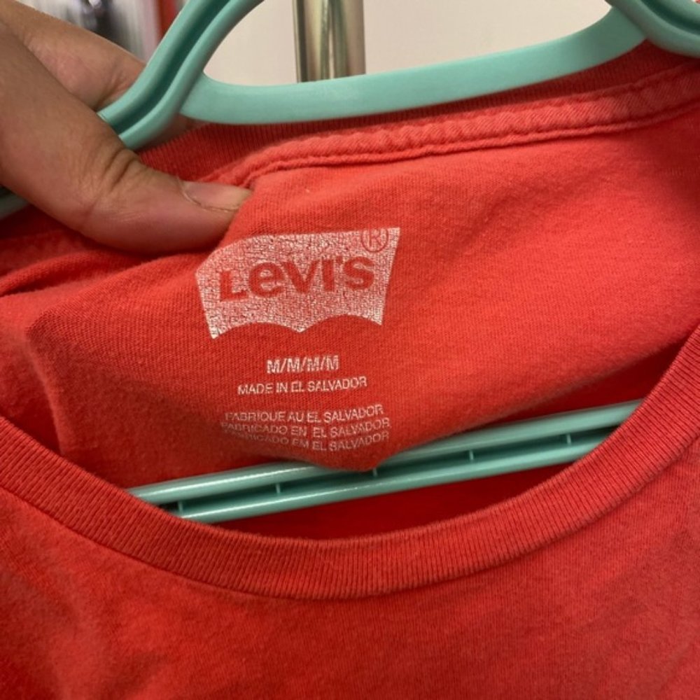Levi’s tshirt - Picture 3 of 4